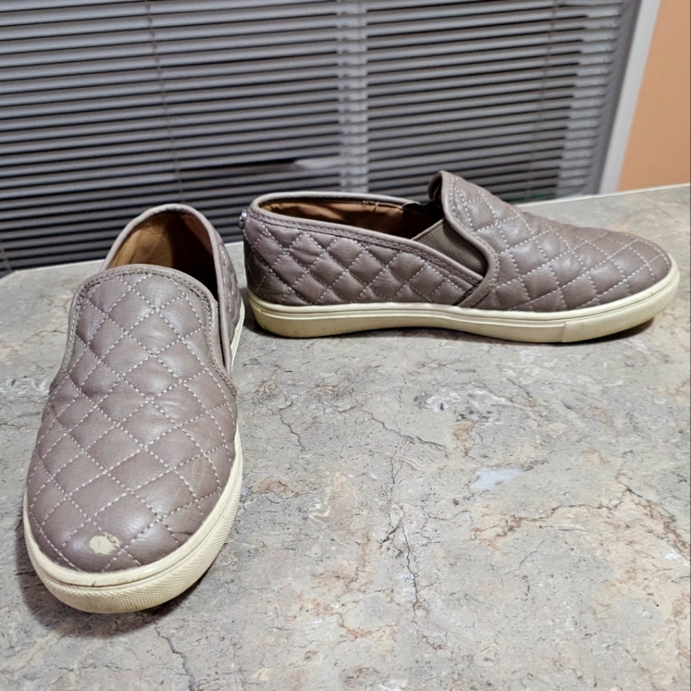 Steve Madden Quilted ECENTRCQ Slip On Sneakers